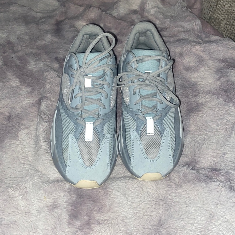 Yeezy boost 700